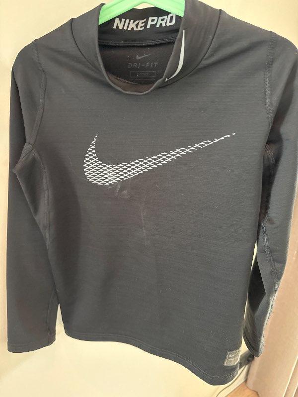 Nike innanundir peysa
