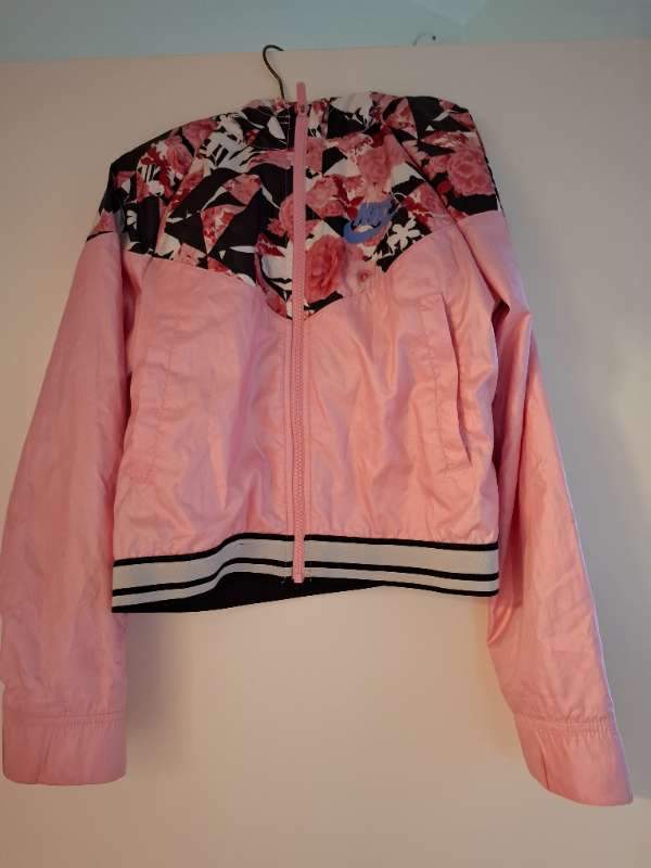 Nike jakki bleikur