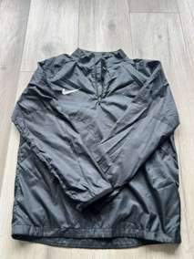 Nike jakki svartur