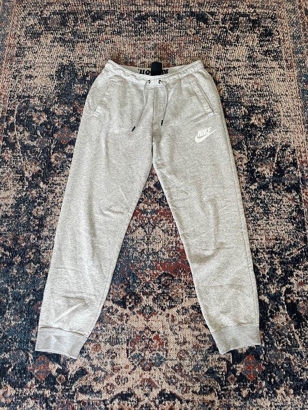 Nike joggingbuxur gráar