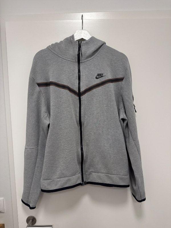Nike peysa