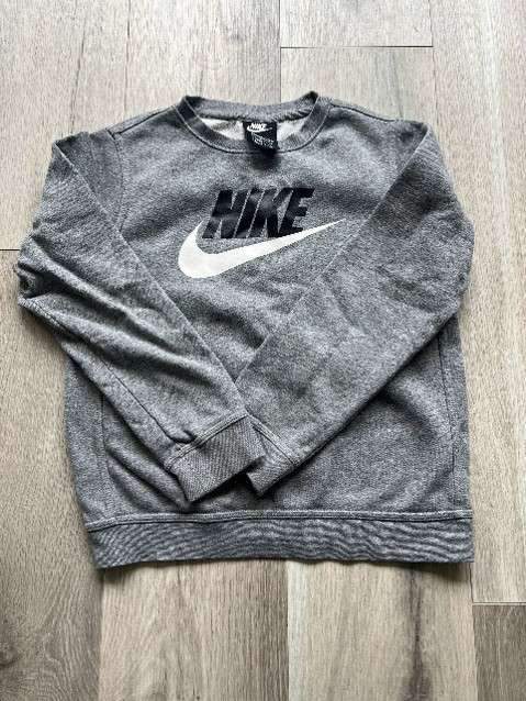 Nike peysa grá
