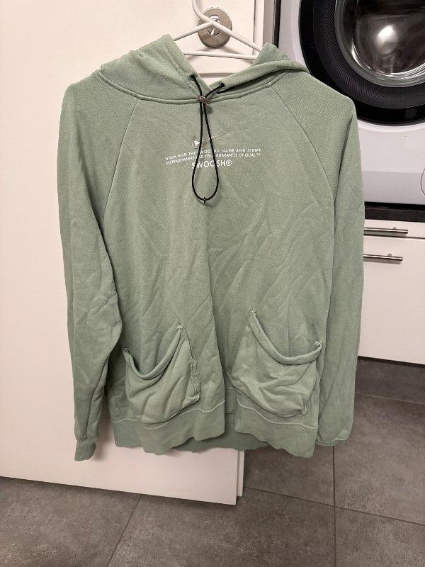 Nike peysa græn