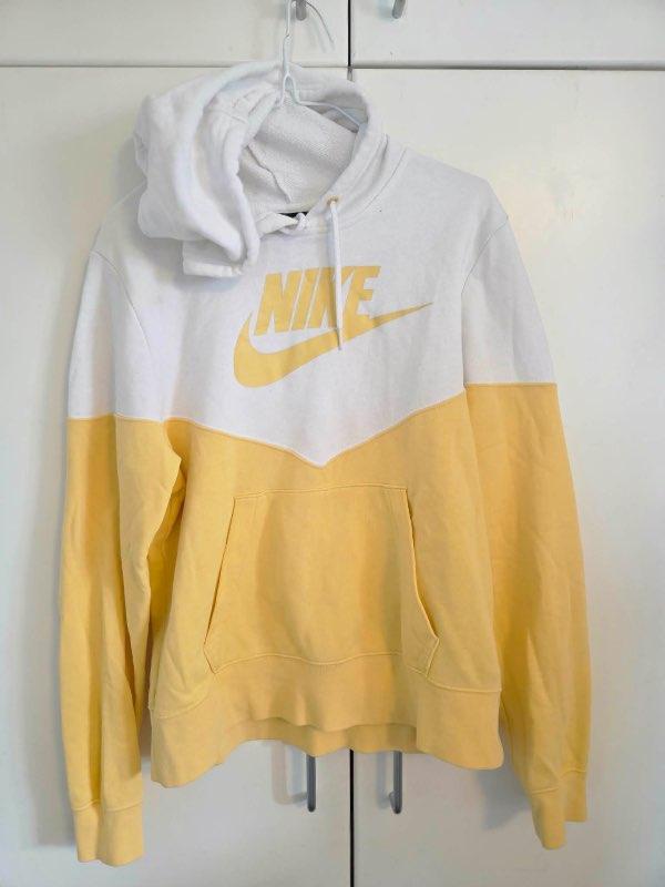 Nike peysa gul