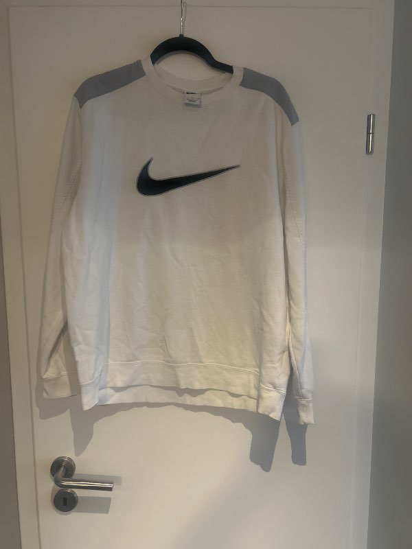 Nike peysa hvit ir