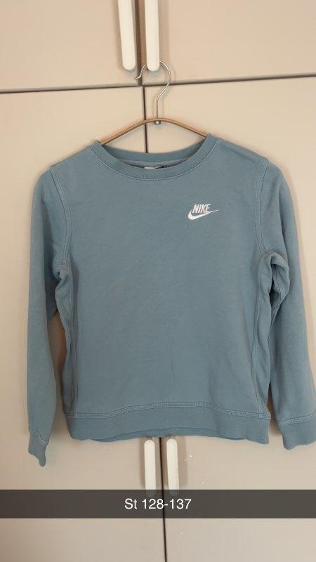 Nike peysa ljósblá