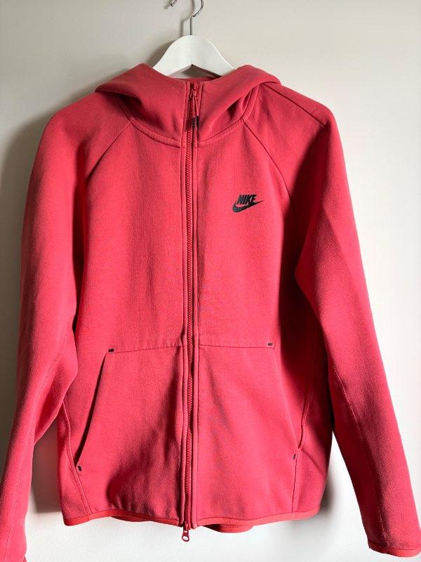 Nike peysa rauð