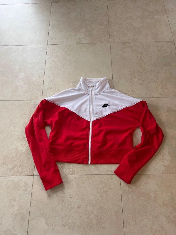 Nike peysa retro hvít og rauð