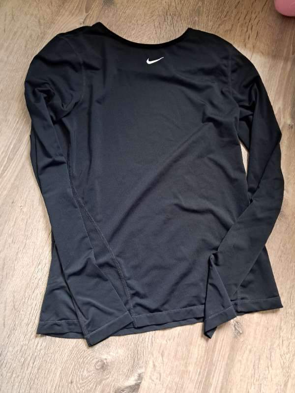 Nike peysa svört