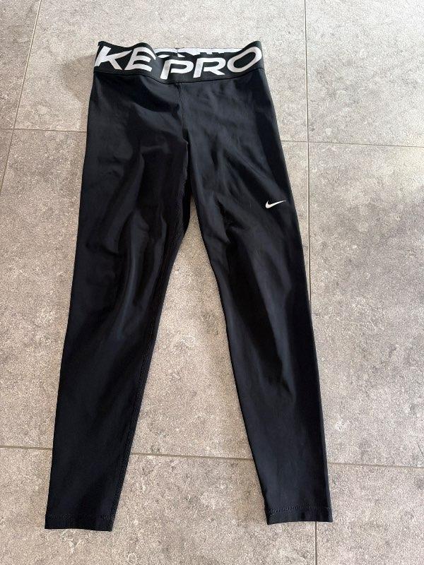 Nike pro M
