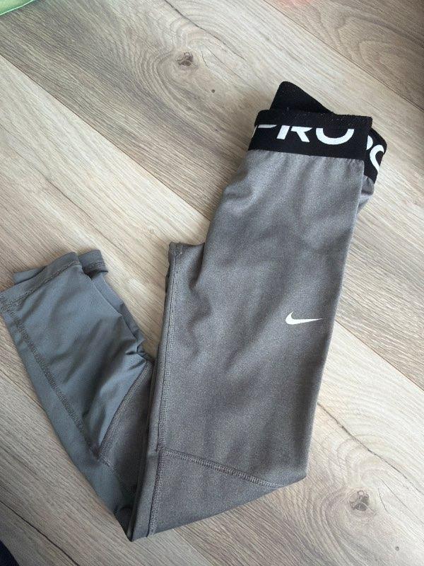 Nike pro gráar