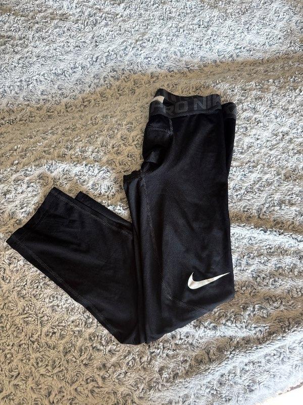 Nike pro hlaupabuxur, KK