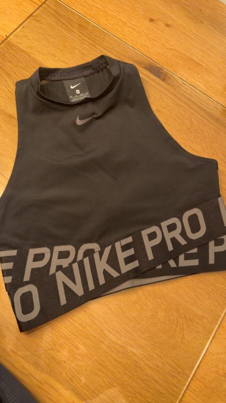 Nike pro íþróttatoppur