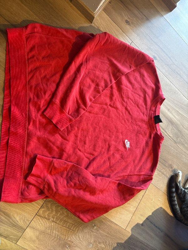 Nike rauð peysa