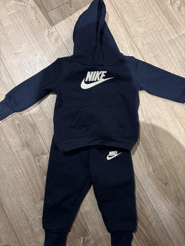 Nike sett dökkblátt