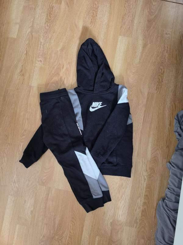 Nike sett m. hettu