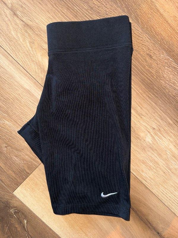 Nike stuttbuxur