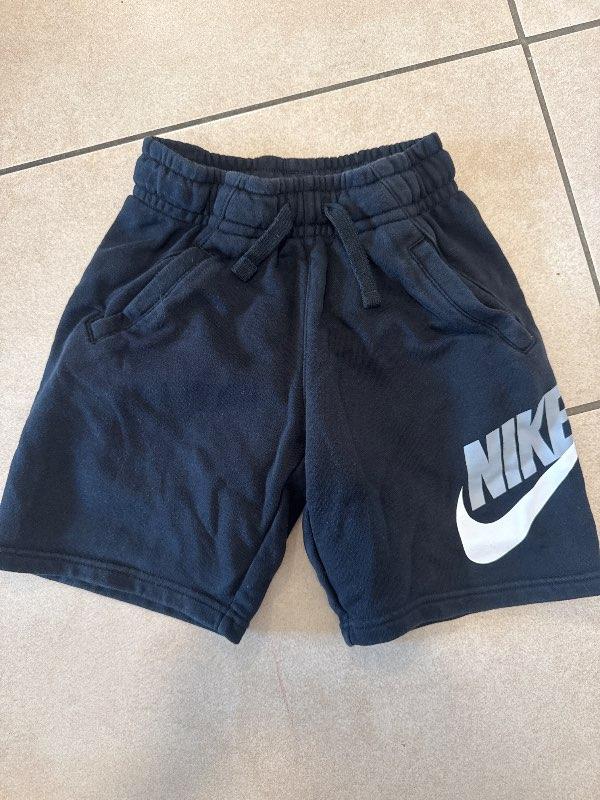 Nike stuttbuxur XS