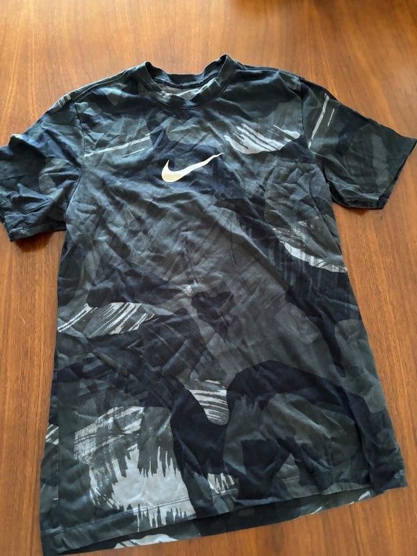 Nike stuttermabolur