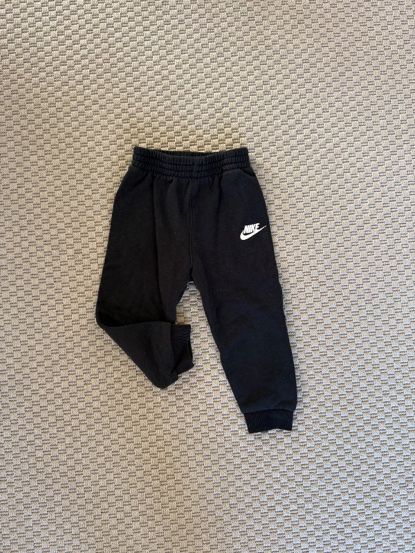 Nike svartar joggingbuxur