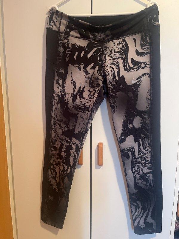 Nike svartar með gráu munstri