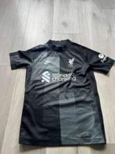 Nike svartur bolur Liverpool