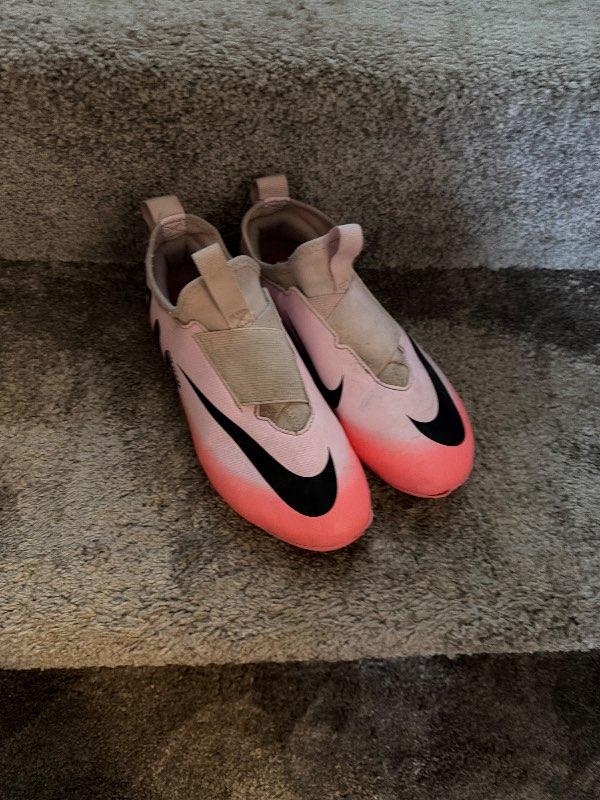 Nike takkaskór