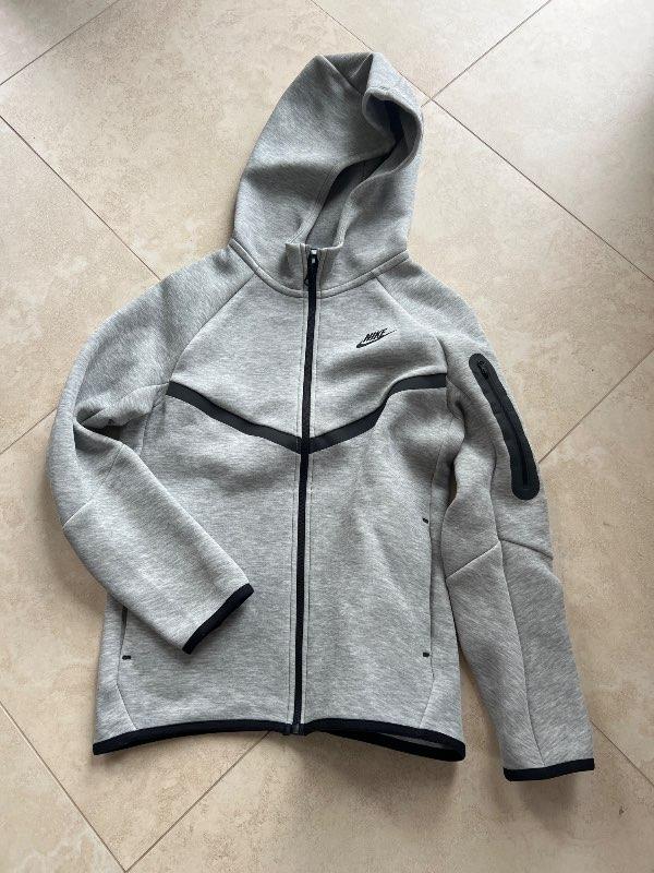 Nike tech fleece grá