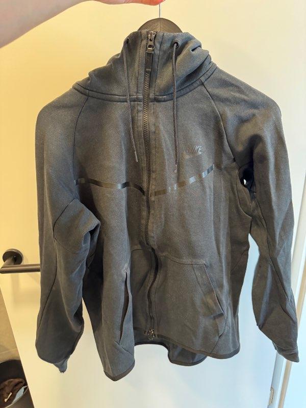 Nike tech fleece peysa