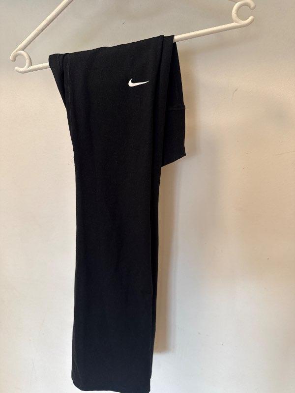 Nike útvíðar S