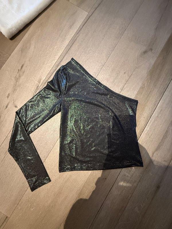 Noisy May One sleeve glimmerbolur