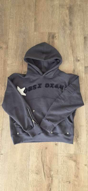 Obsi dian peysa grá