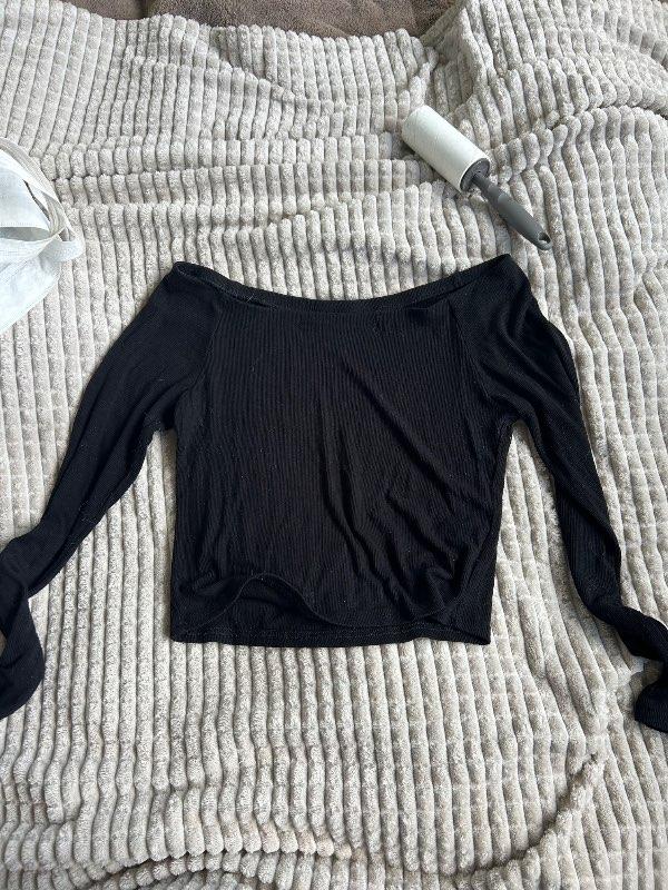 Off the shoulder svartur bolur