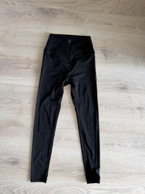 Ónotaðar DTL crisscross leggings