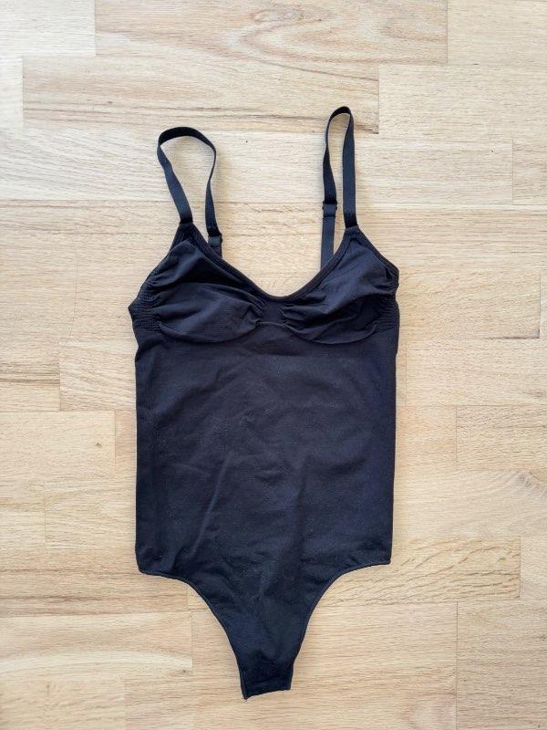 Ónotaður svartur bodysuit
