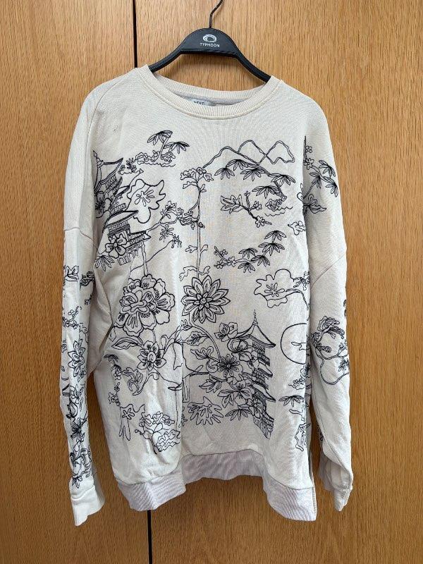 Oversized embroidered peysa frá NEXT