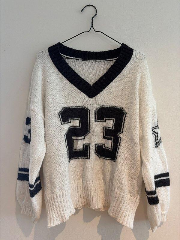 Oversized knitted peysa