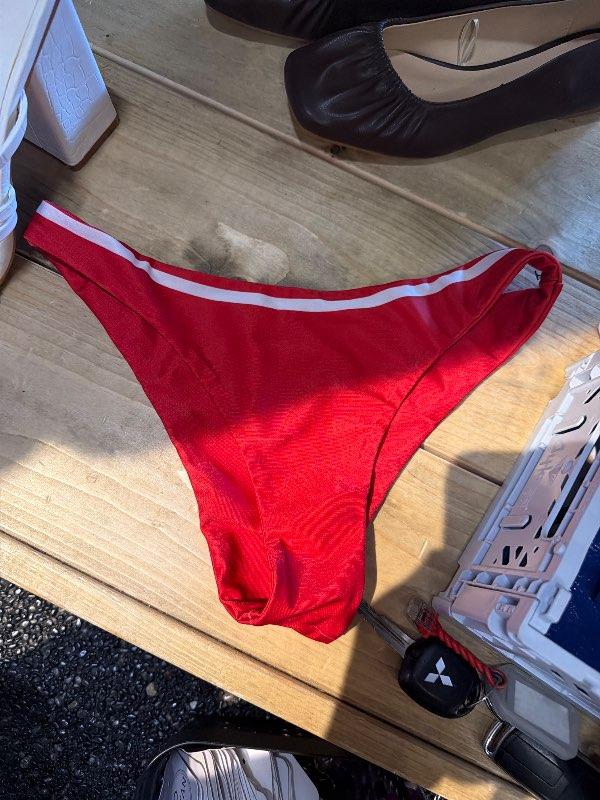 Rauð bikinibrok