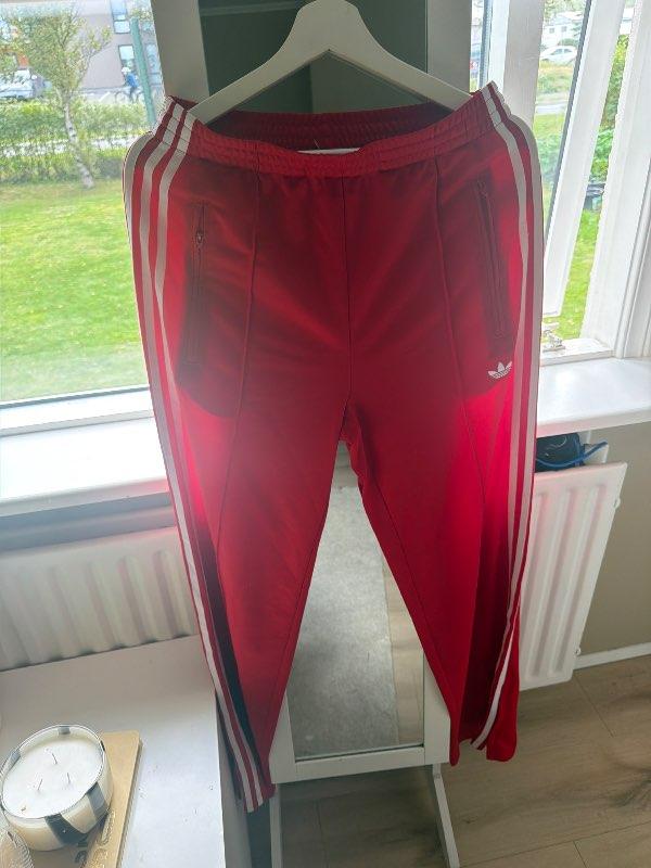 Rauðar Adidas buxur