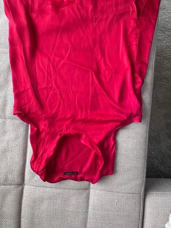 Rauður satin kjóll