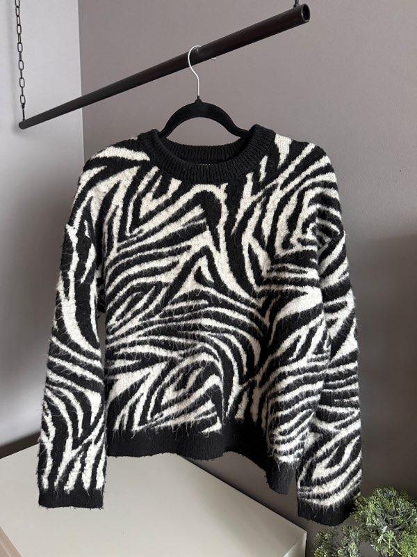 Reserved zebra print hlý peysa