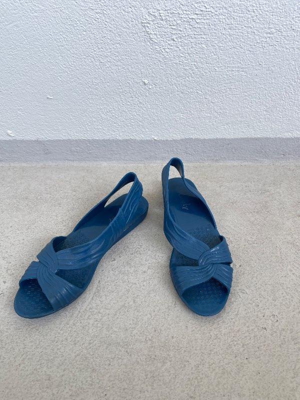 Sæbláir gúmmísandalar
