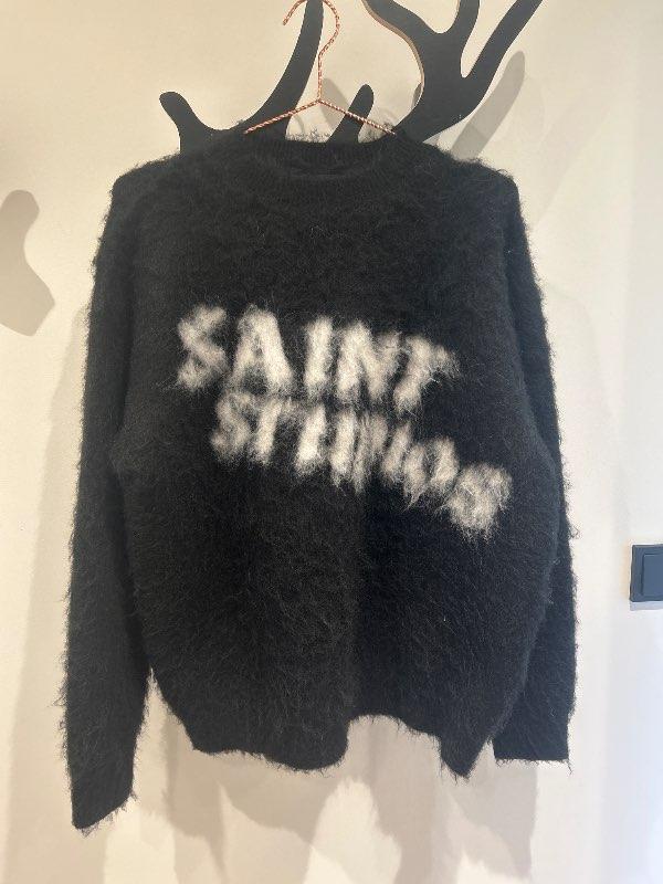 Saint Studios peysa
