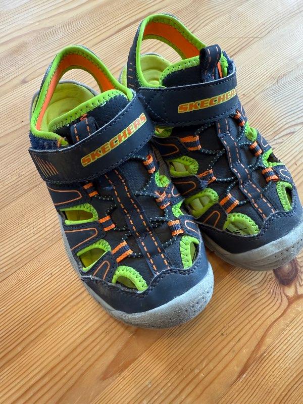 Skechers sandalar