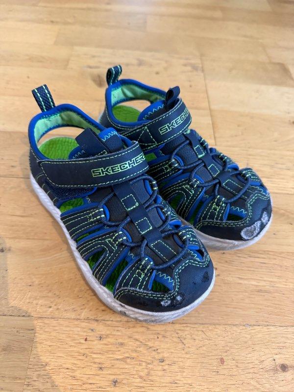 Skechers sandalar ath tá