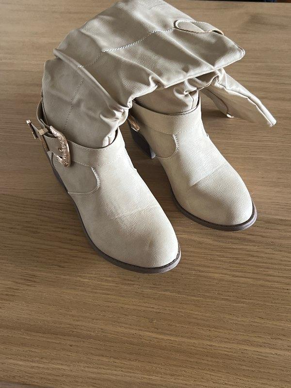 Skór beige