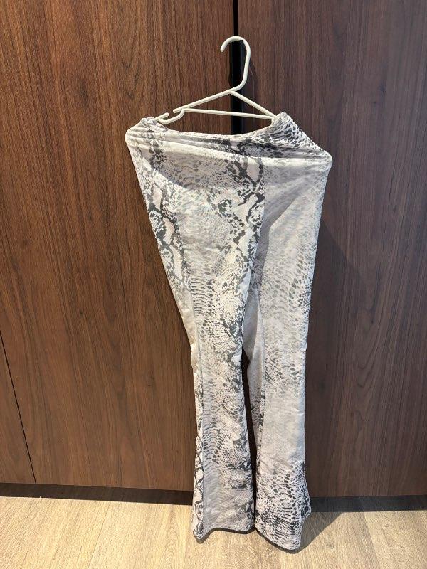 Snake print buxur