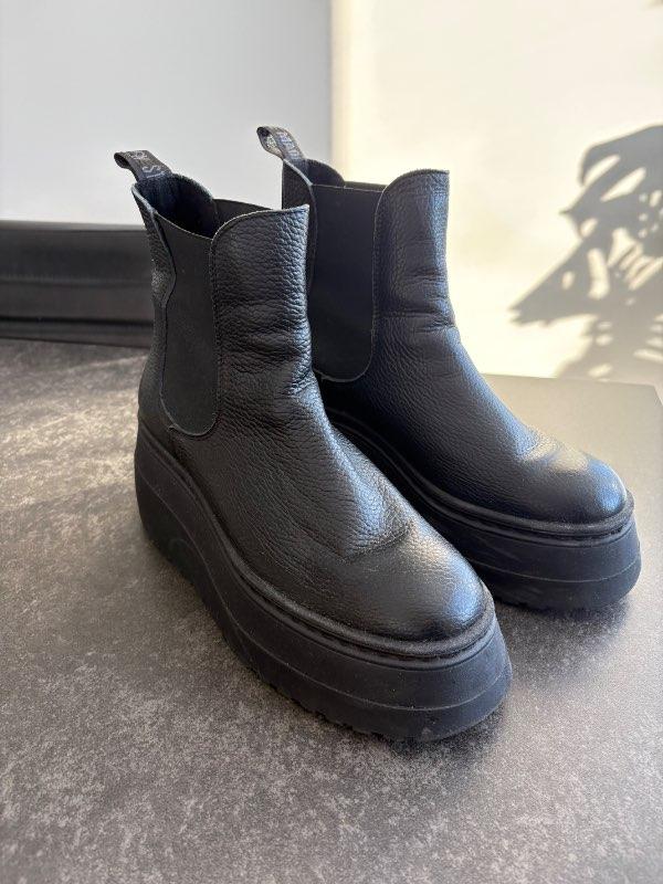 Steve Madden pegasus