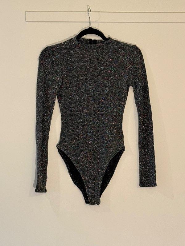 Svart glitrandi bodysuit