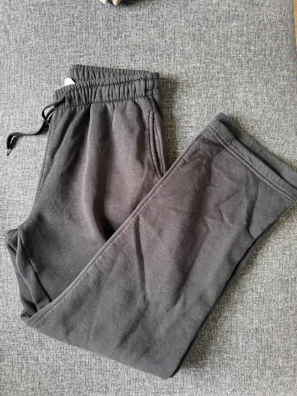 Svartar Gina Tricot buxur